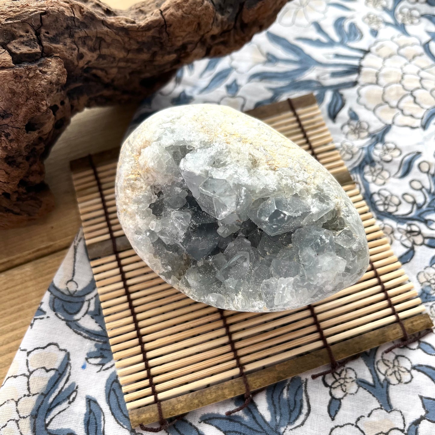 Celestite cluster egg bamboo coaster set【ST004A】