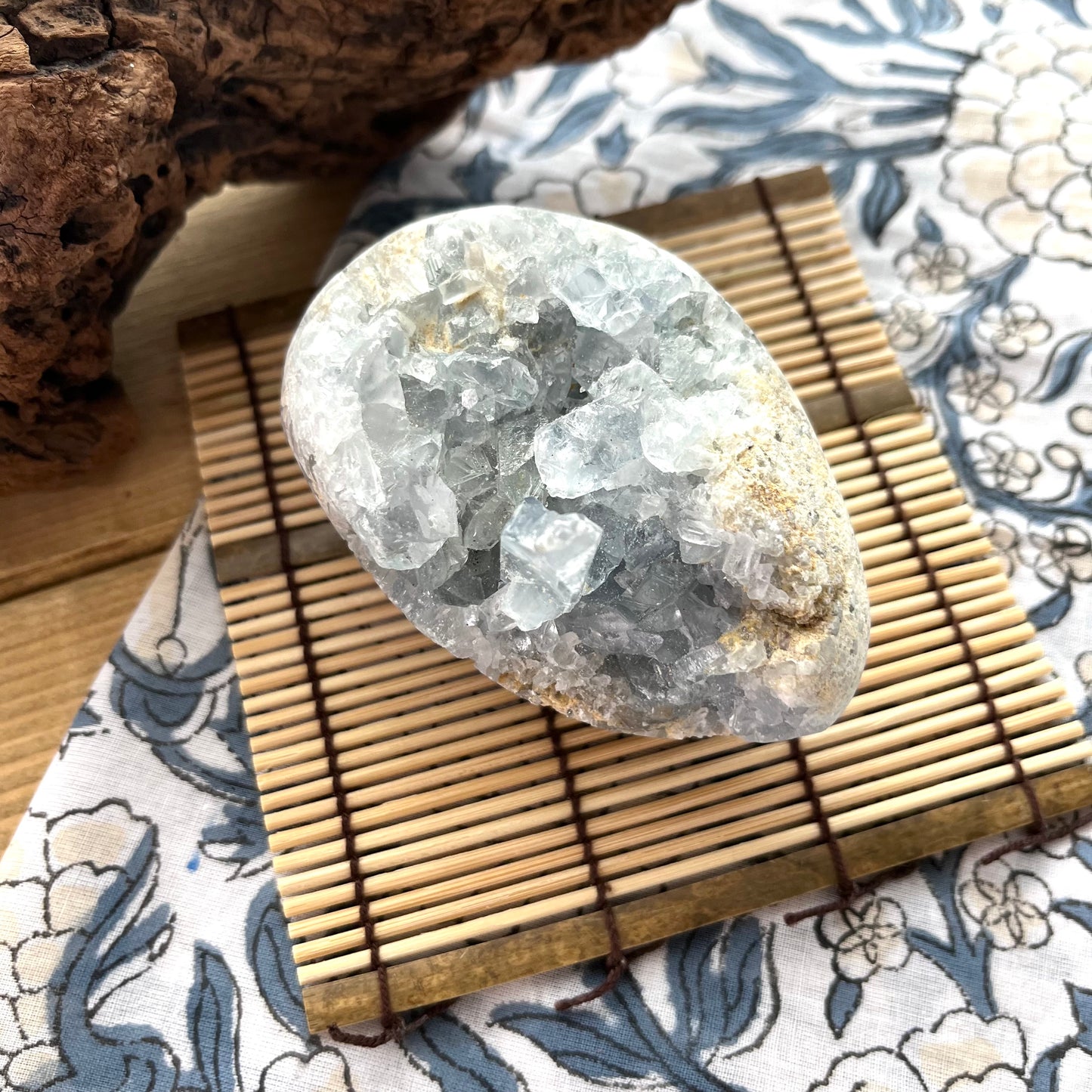 Celestite cluster egg bamboo coaster set【ST004B】