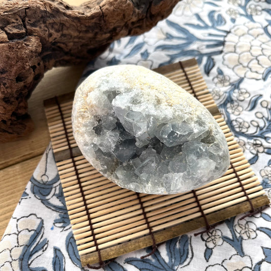 Celestite cluster egg bamboo coaster set【ST004A】