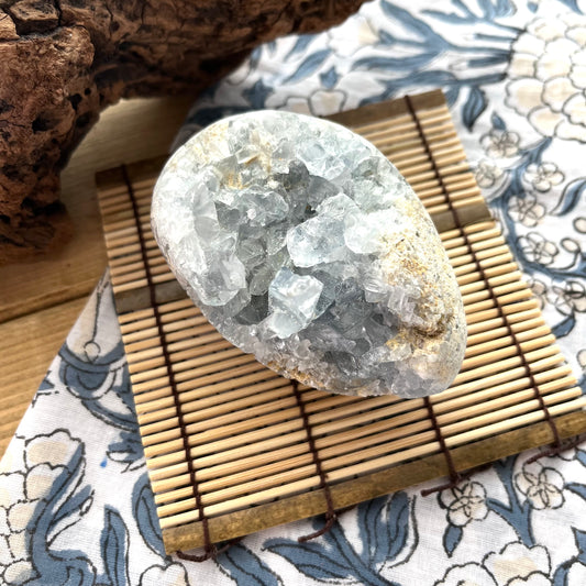 Celestite cluster egg bamboo coaster set【ST004B】